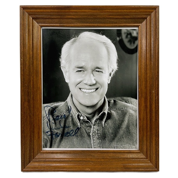 MASH TV Authentic Autograph Mike Farrell & 9 MASH Collectors Edition VHS Tapes - Picture 4 of 7